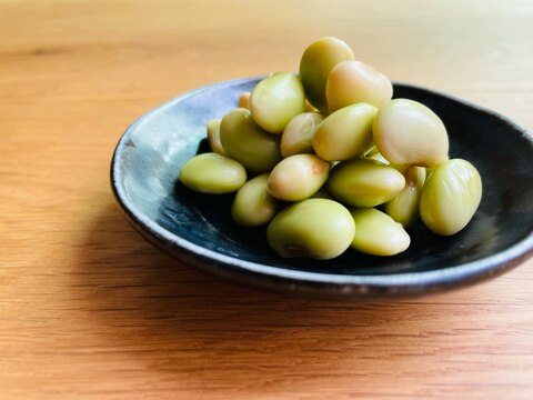 止まらない美味しさ。青大豆の塩茹で